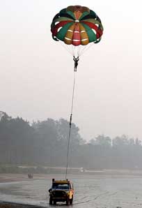 Parasailing in Kihim